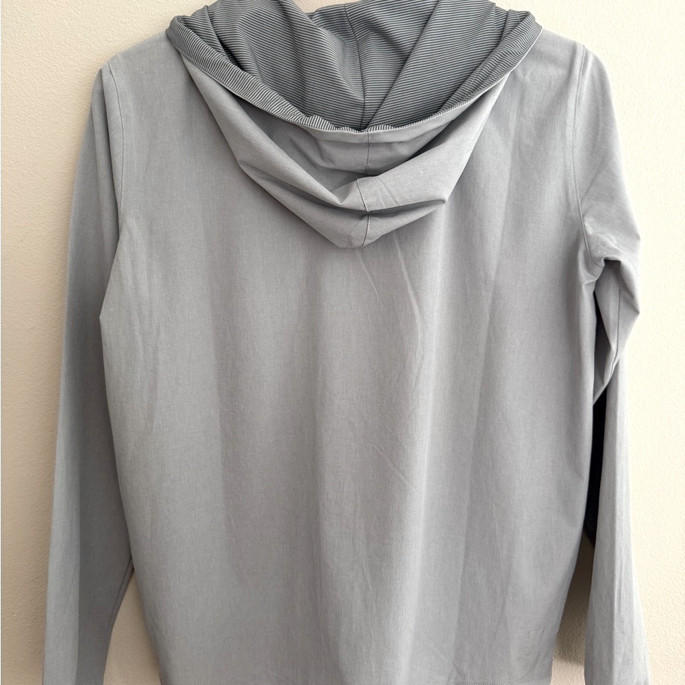 Vuori Women’s Gray Outdoor Trainer Shell Lightwei… - image 3